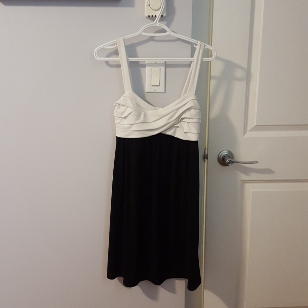 City triangles black and white dress medium